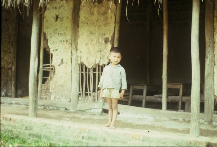 Miền Bắc Việt Nam 1973 - 1974. Một ngôi trường làng. Ảnh.Günter Mosler.